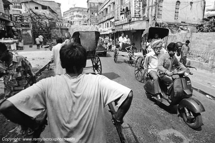 Horses Men Calcutta Bengale Occidental West Bengal Inde India www.remylacroixphoto.com
