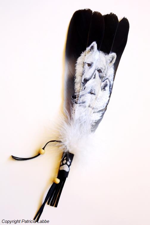 Loups blancs - Huile sur plumes - Format 5x10 cm + lacets cuir peints et perles