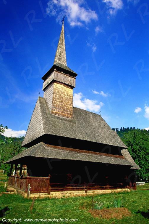 Rozavlea wood church �glise en bois Maramures Romania Roumanie www.remylacroixphoto.com