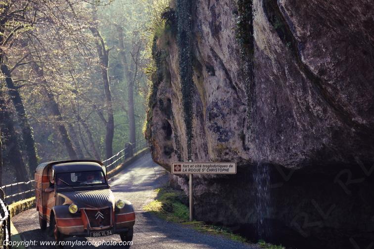 Citro�n 2 CV Fourgonnette La Roque Saint Christophe Dordogne Nouvelle Aquitaine France www.remylacroixphoto.com
