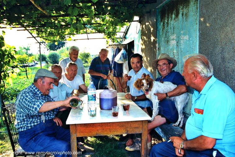 Marais de Bourges moment de convivialit� cabane Cher Berry Centre Val de Loire France www.remylacroixphoto.com