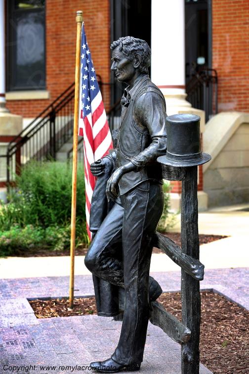 Pontiac Abraham Lincoln Statue Route 66 Illinois USA www.remylacroixphoto.com