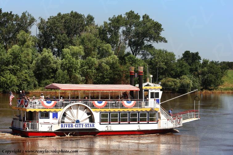 Stemaboat Omaha Missouri River Nebraska USA www.remylacroixphoto.com