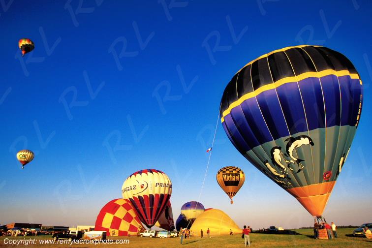 Moulins-Montbeugny montgolfi�res ballons Allier Auvergne France