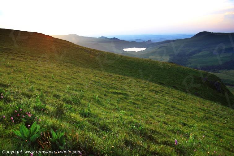 Lac de Gu�ry Puy de la Tache Puy de D�me Auvergne Rh�ne-Alpes France www.remylacroixphoto.com