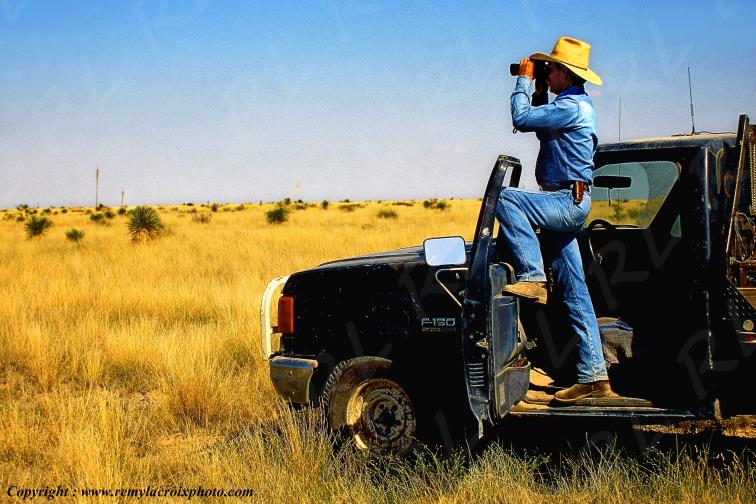 Cow-boy Doug Gates Ranch Big Bend Texas USA www.remylacroixphoto.com