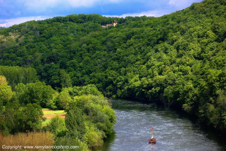 Gabarre Dordogne river Castelnaud la Chapelle Dordogne Aquitaine France www.remylacroixphoto.com
