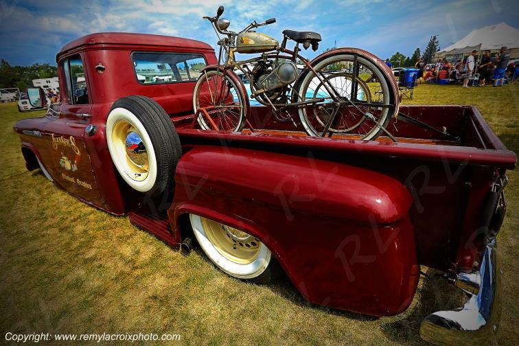 Chevrolet Pickup 1957 Whizzer 1946 motorbike Alberta Canada www.remylacroixphoto.com