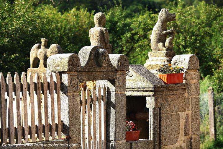 Masgot Village sculpt� Creuse Limousin Nouvelle Aquitaine France www.remylacroixphoto.com