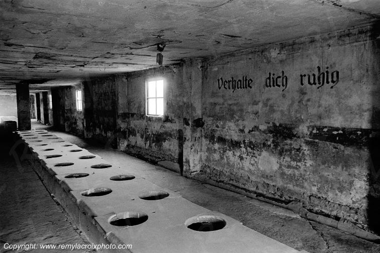 Auschwitz Birkenau camp de concentration baraquement des latrines Haute-Sil�sie Pologne www.remylacroixphoto.com