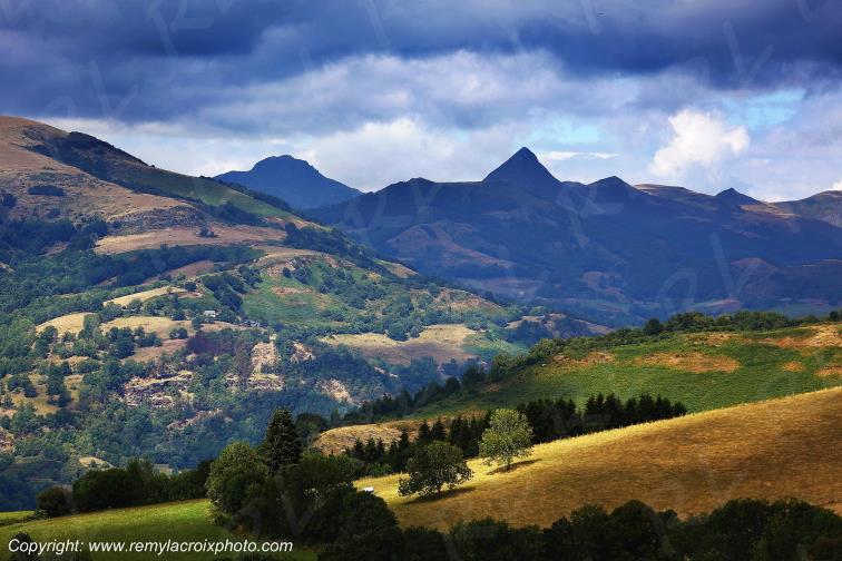 Vic sur C�re Rocher des Pendus Cantal Auvergne Rh�ne-Alpes France www.remylacroixphoto.com