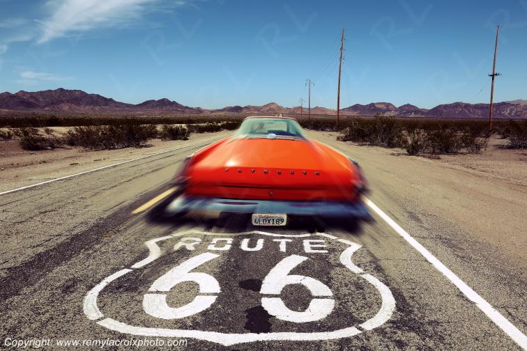 Cadiz Plymouth Barracuda 1966 Mojave Desert Californie USA www.remylacroixphoto.com
