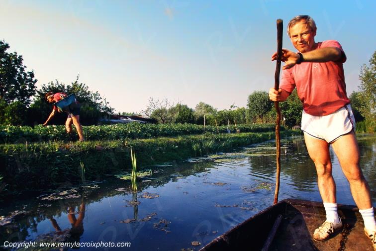 Marais de Bourges Denis chaland plate coulants Cher Berry Centre Val de Loire France www.remylacroixphoto.com