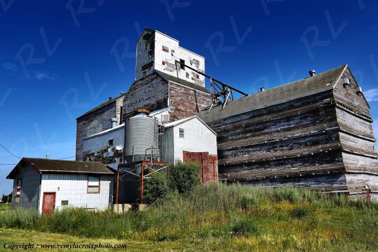 Bainsborough Silos Mills Great Plains Grandes Plaines Saskatchewan Canada www.remylacroixphoto.com