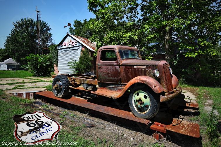 Chelsea Old Garage Route 66 Oklahoma USA www.remylacroixphoto.com