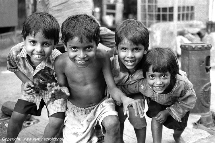 Calcutta Streets Kids Bengale Occidental West Bengal Inde India www.remylacroixphoto.com