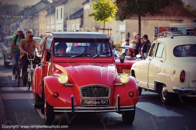 Citro�n 2 CV Embouteillage de Lapalisse Route Nationale 7 Allier Auvergne Rh�ne-Alpes France www.remylacroixphoto.com