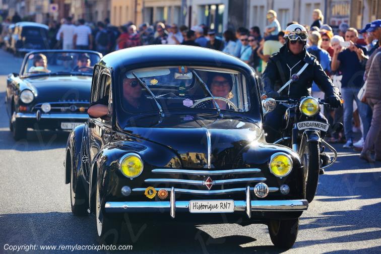 Renault 4 CV Embouteillage de Lapalisse Route Nationale 7 Allier Auvergne Rh�ne-Alpes France www.remylacroixphoto.com