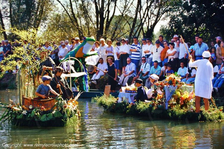 Marais de Bourges F�te des marais concours de barques fleuries Cher Berry Centre Val de Loire France www.remylacroixphoto.com