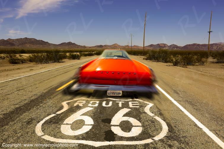 Mojave desert Cadiz Route 66 Plymouth Barracuda 1966 Californie USA www.remylacroixphoto.com