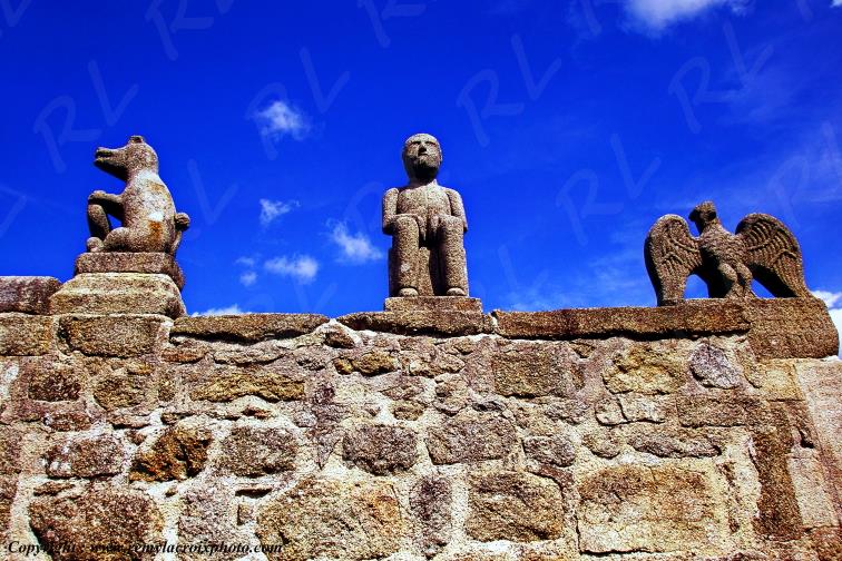 Masgot Village sculpt� Creuse Limousin Nouvelle Aquitaine France www.remylacroixphoto.com