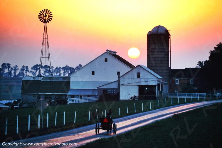 Lancaster Dutch County Amish Buggy Pennsylvania Pennsylvanie USA ww.remylacroixphoto.com