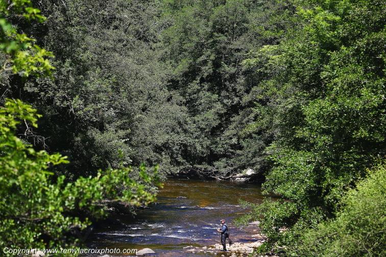 Saint Gervais Sous Meymont La Dore P�che � la mouche Puy de D�me Auvergne Rh�ne-Alpes France www.remylacroixphoto.com
