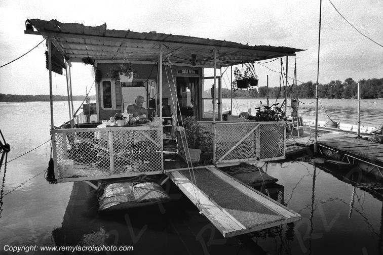 Mississippi River Doug Boat House maison flottante Minnesota USA www.remylacroixphoto.com
