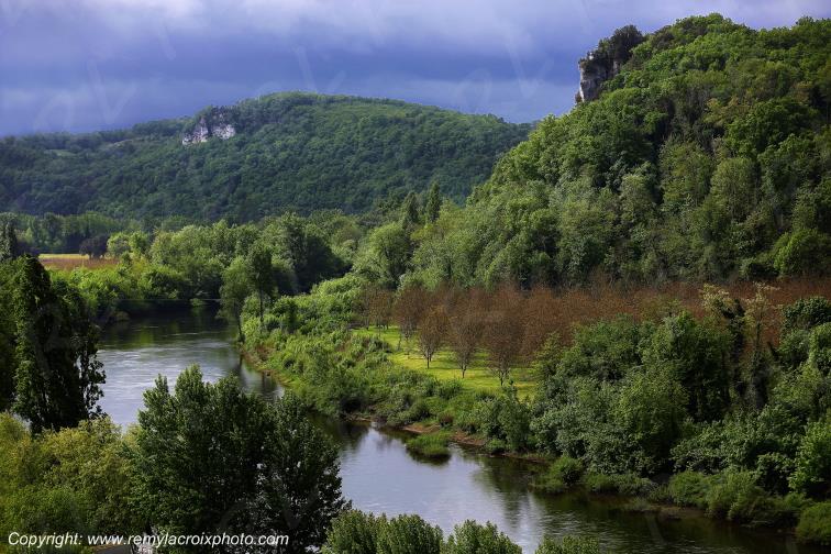 La Roque-Gageac Dordogne river Dordogne Aquitaine France www.remylacroixphoto.com
