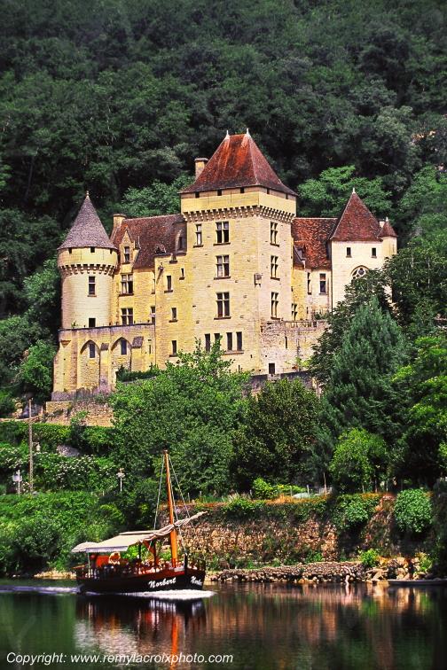 La Roque-Gageac gabarre Dordogne river Dordogne Aquitaine France www.remylacroixphoto.com