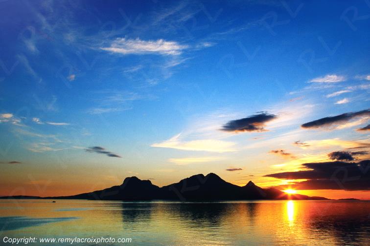 Midnight Sun Landego Island Norv�ge Norway www.remylacroixphoto.com