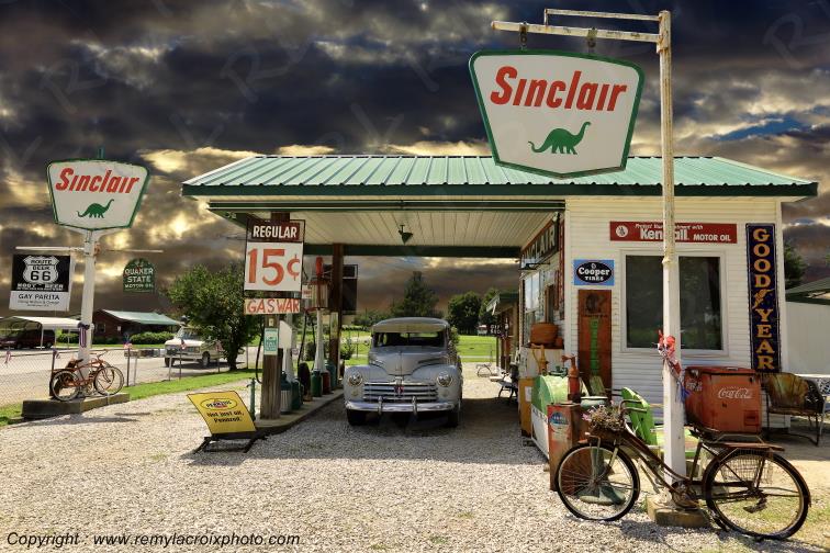 Sinclair Gas Station Route 66 Paris Springs Missouri USA www.remylacroixphoto.com