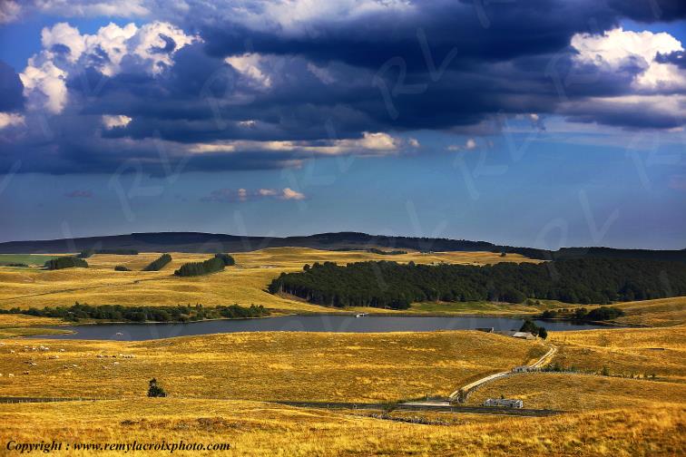 Lac des Moines Aubrac Aveyron Occitanie France www.remylacroixphoto.com