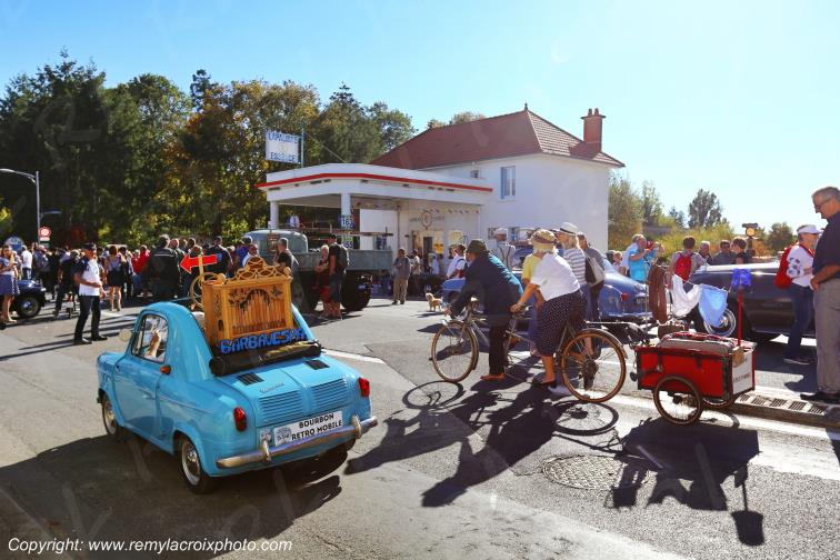 Fiat Vespa 400 Embouteillage de Lapalisse Route Nationale 7 Allier Auvergne Rh�ne-Alpes France www.remylacroixphoto.com
