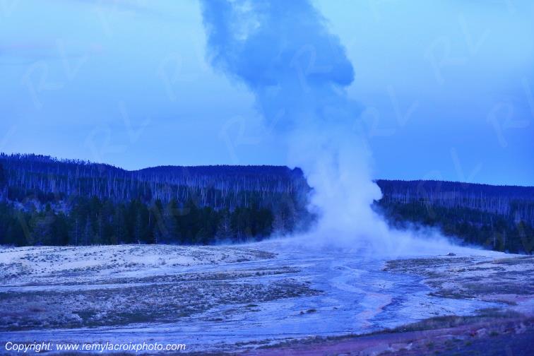 Old Faithful Yellowstone National Park Wyoming USA www.remylacroixphoto.com