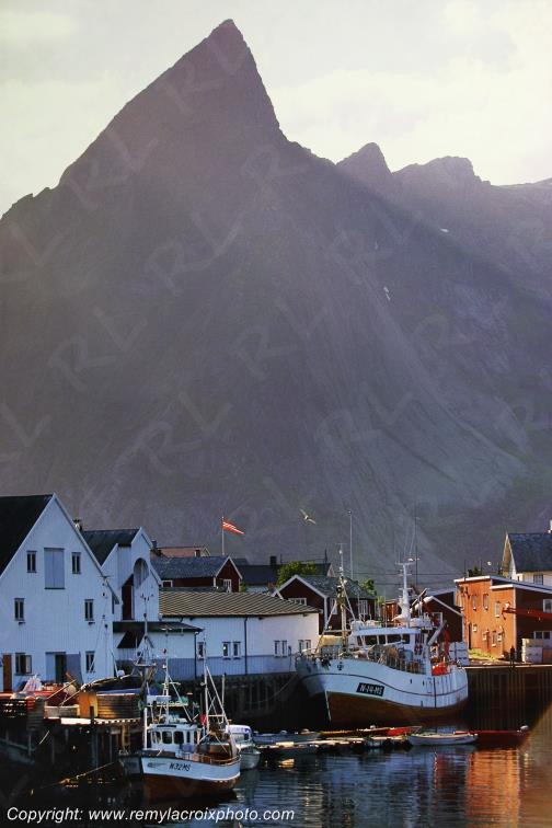 Hamnoy Moskenesoy Island Lofoten Norv�ge Norway www.remylacroixphoto.com