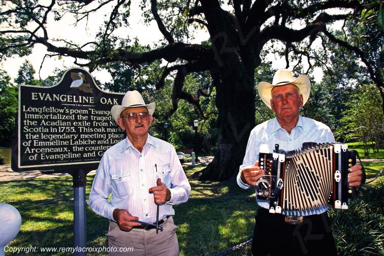 Romero Brothers Cajun musician Saint Martinville Evangeline Oak Lousiane Louisiana USA www.remylacroixphoto.com