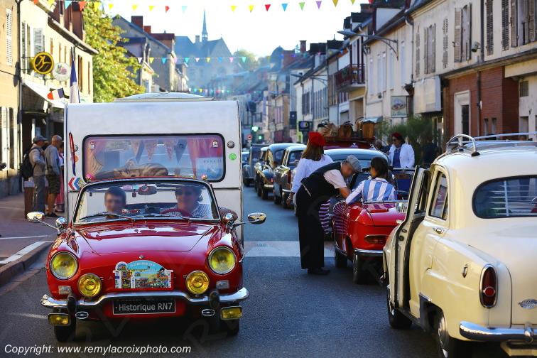 Renault Caravelle Embouteillage de Lapalisse Route Nationale 7 Allier Auvergne Rh�ne-Alpes France www.remylacroixphoto.com