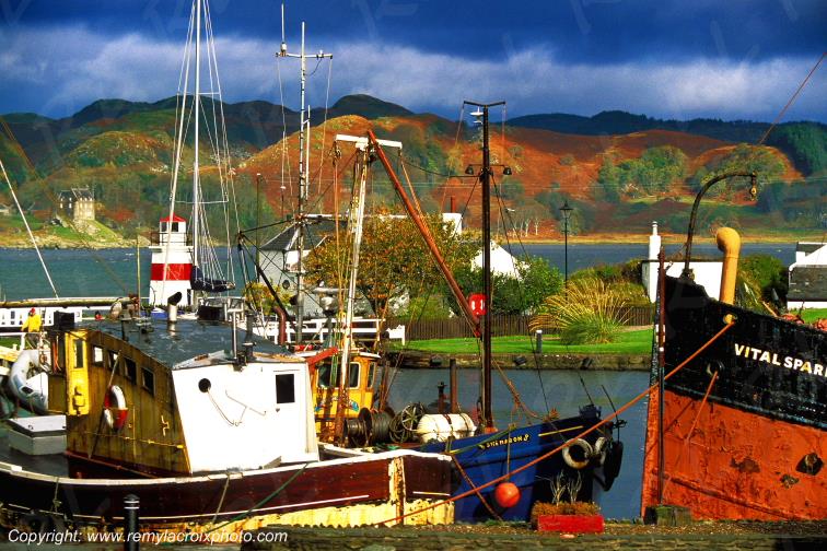 Crinan Harbor channel Highlands �cosse Scotland Grande-Bretagne Great Britain
