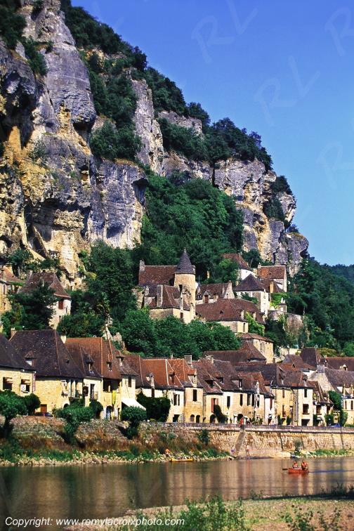 La Roque-Gageac Dordogne river Dordogne Aquitaine France www.remylacroixphoto.com