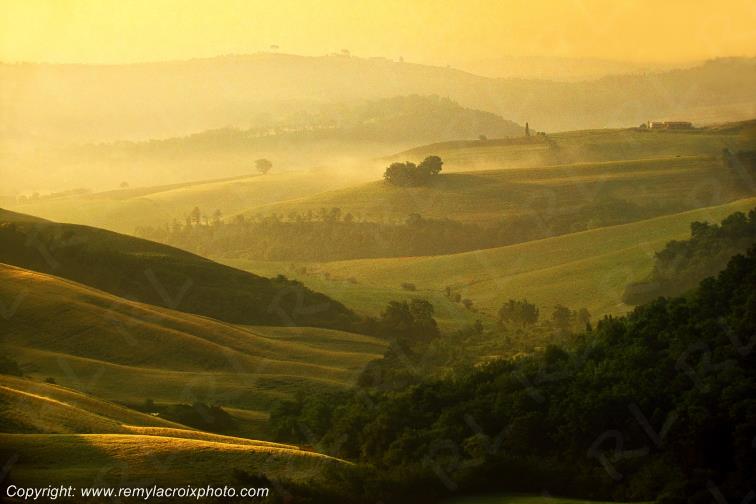 Crete Senesi Val d'Orcia Tuscany Italy Toscane Italie www.remylacroixphoto.com