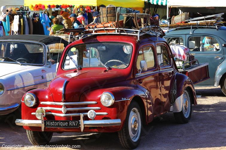 Renault 4 CV Embouteillage de Lapalisse Route Nationale 7 Allier Auvergne Rh�ne-Alpes France www.remylacroixphoto.com