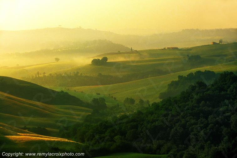 Crete Senesi Val d'Orcia Tuscany Italy Toscane Italie www.remylacroixphoto.com