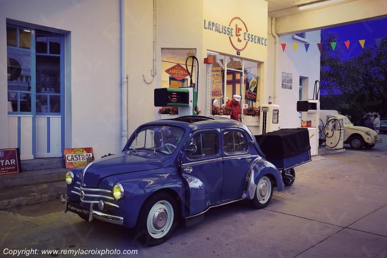 Renault 4 CV Embouteillage de Lapalisse Route Nationale 7 Allier Auvergne Rh�ne-Alpes France www.remylacroixphoto.com