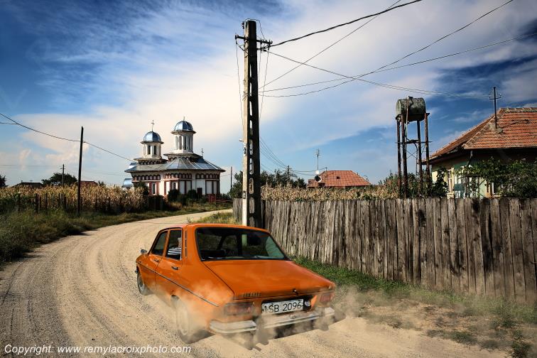 Renault 12 Ostavu Mare Church Valachie Wallachia Roumanie Romania www.remylacroixphoto.com