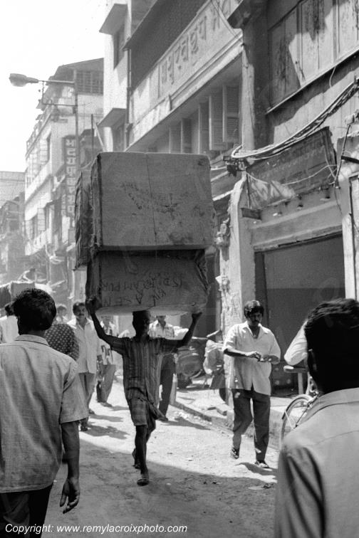 Calcutta Streets Rues de Calcutta Livreur Superman Bengale Inde India www.remylacroixphoto.com