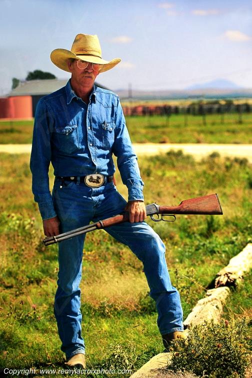 Cow-boy Doug Winchester Gates Ranch Big Bend Texas USA www.remylacroixphoto.com
