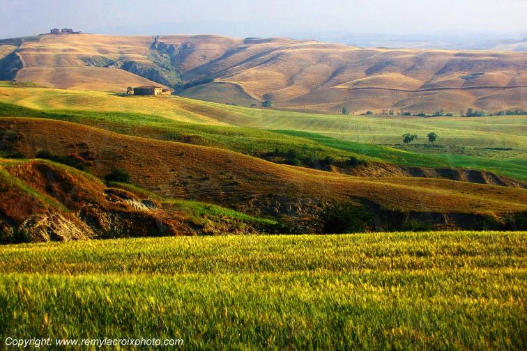 Crete Senesi Val d'Orcia Tuscany Italy Toscane Italie www.remylacroixphoto.com