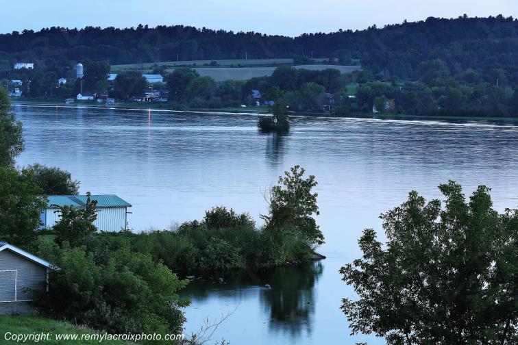 Outaouais River Campbell's Bay Qu�bec Canada www.remylacroixphoto.com