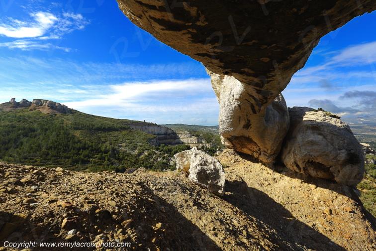 Route des Cr�tes Pont naturel Bouches du Rh�ne Provence Alpes C�te d'Azur France www.remylacroixphoto.com